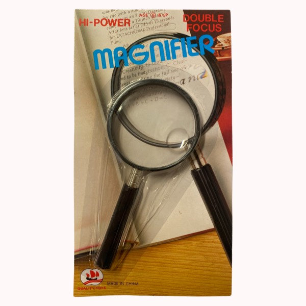 Double focus magnifying glass
