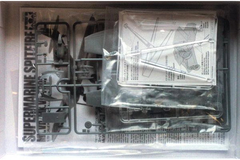 Tamiya British Supermarine Spitfire Mk.Vb / Mk.Vb TROP 1/72 Aircraft Model Kit