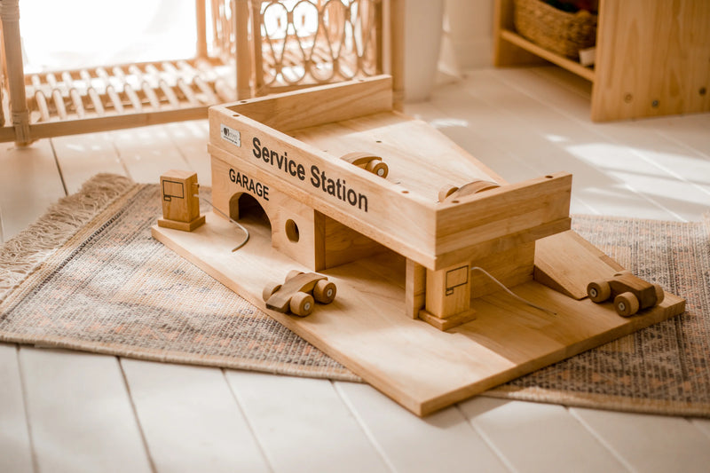 QToys | Solid Wooden Service Station