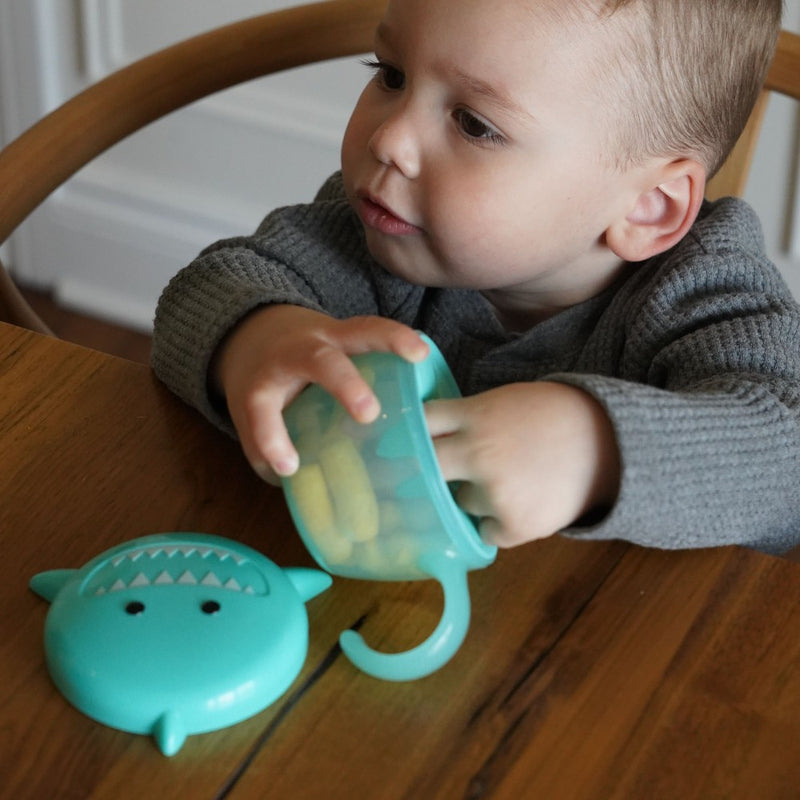 Melii Snack Container with Finger Trap - Shark