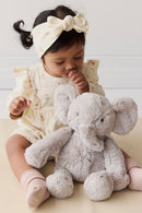 Snuggle Bunnies | Olive The Elephant