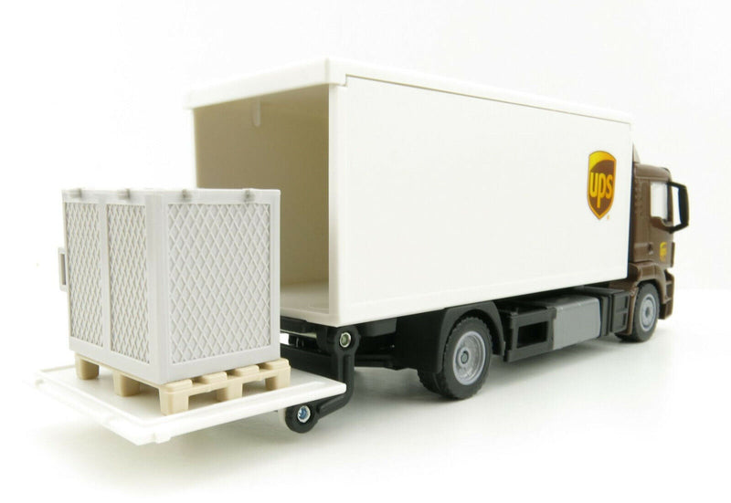 Truck with Tail Lift