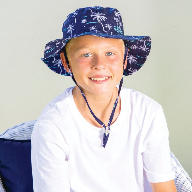 Sundaise | Boys Evan Wide Brim Bucket Hat - Navy Palms